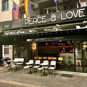 Peace & Hostel Paris